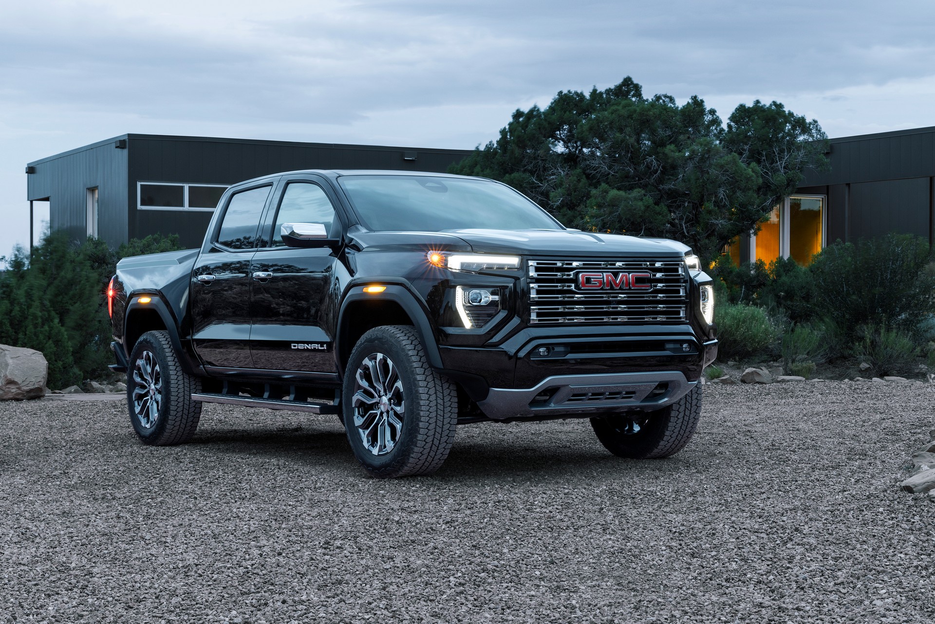 Download 2023 GMC Canyon Denali - Front Three-Quarter HD Wallpaper 1920x1281 #2