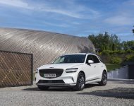 2023 Genesis Electrified GV70 - Front Three-Quarter Wallpaper 190x150