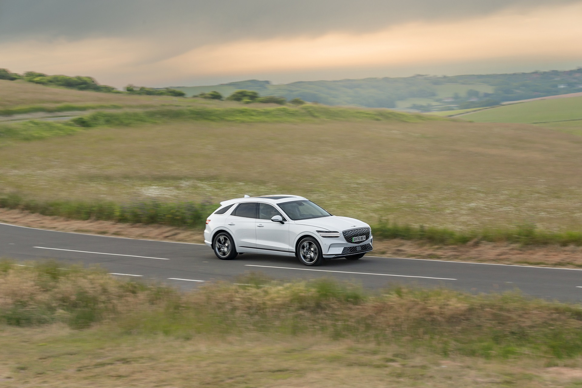 Download 2023 Genesis Electrified GV70 - Front Three-Quarter HD Wallpaper 1920x1280 #14