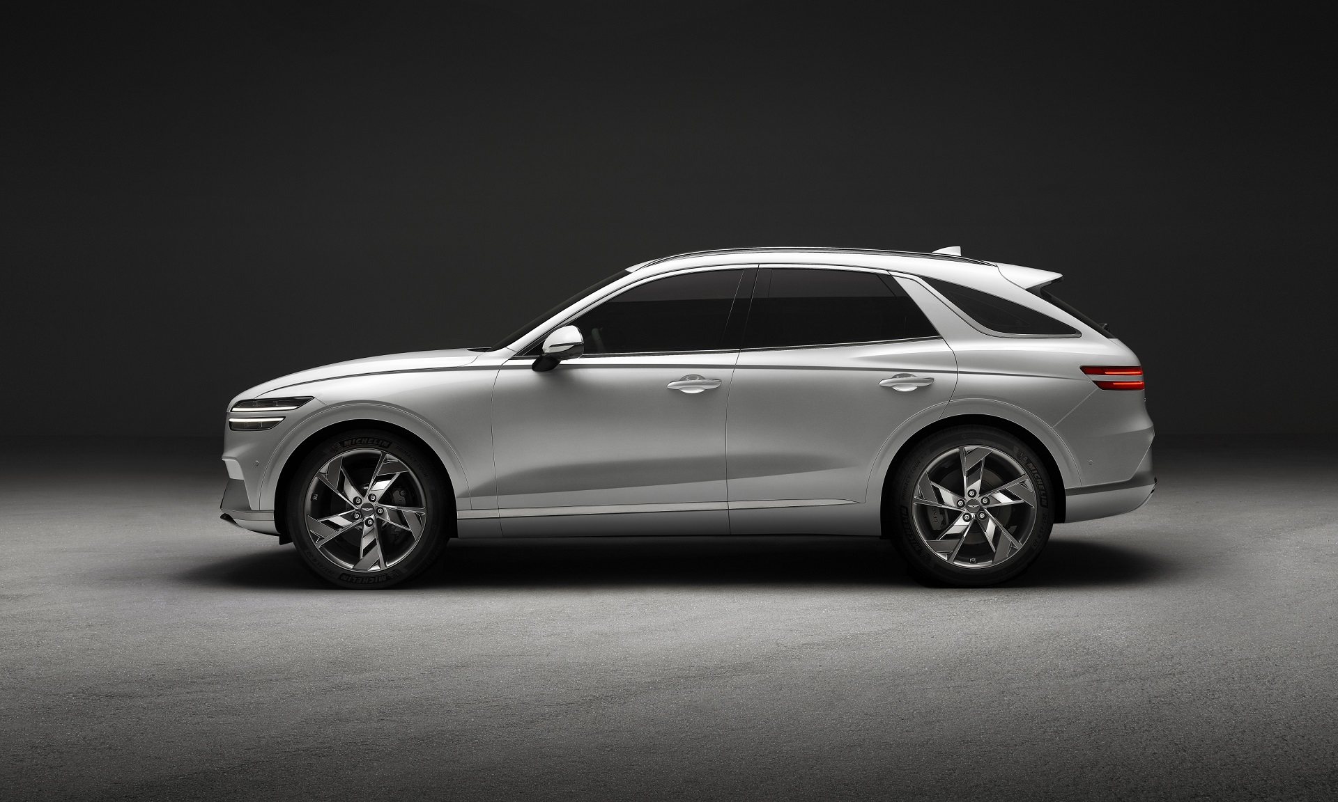 Download 2023 Genesis Electrified GV70 - Side HD Wallpaper 1920x1152 #4