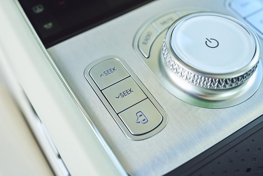 2023 Genesis G90 - Central Console Wallpaper 850x567 #75