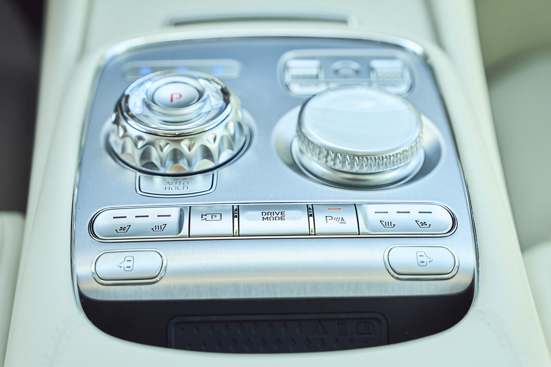 Download 2023 Genesis G90 - Central Console HD Wallpaper 1921x1281 #74