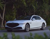 2023 Genesis G90 - Front Three-Quarter Wallpaper 190x150