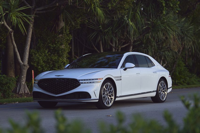 2023 Genesis G90 - Front Three-Quarter Wallpaper 850x567 #26