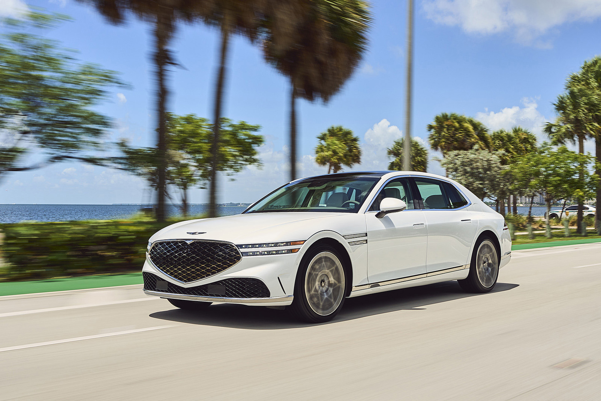 Download 2023 Genesis G90 - Front Three-Quarter HD Wallpaper 1921x1281 #1