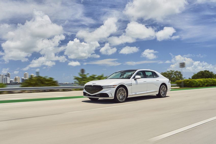 2023 Genesis G90 - Front Three-Quarter Wallpaper 850x567 #7