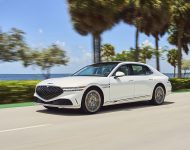 2023 Genesis G90 - Front Three-Quarter Wallpaper 190x150