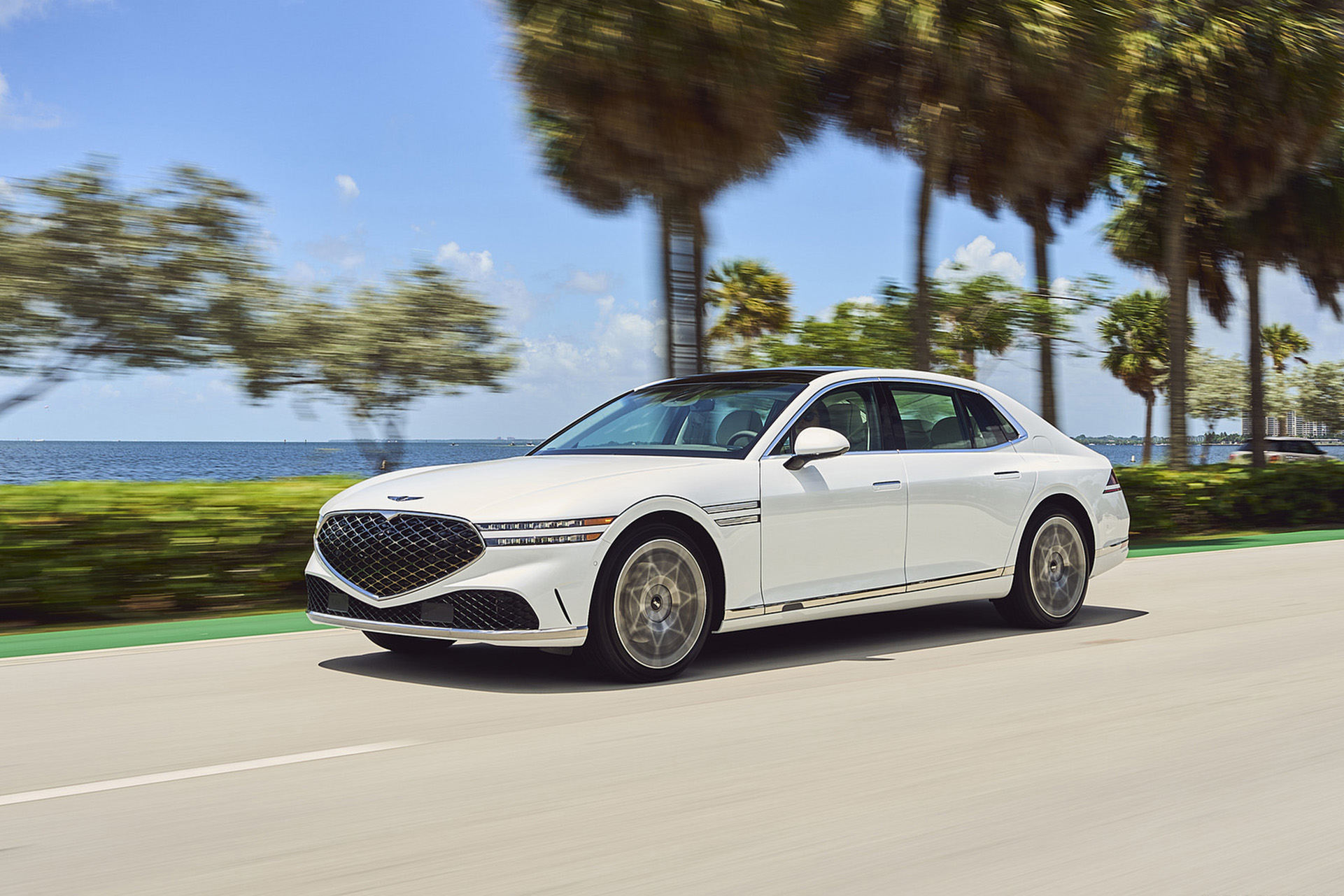 Download 2023 Genesis G90 - Front Three-Quarter HD Wallpaper 1921x1281 #2