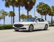 2023 Genesis G90 - Front Three-Quarter Wallpaper 190x150