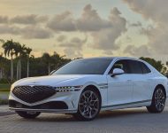 2023 Genesis G90 - Front Three-Quarter Wallpaper 190x150