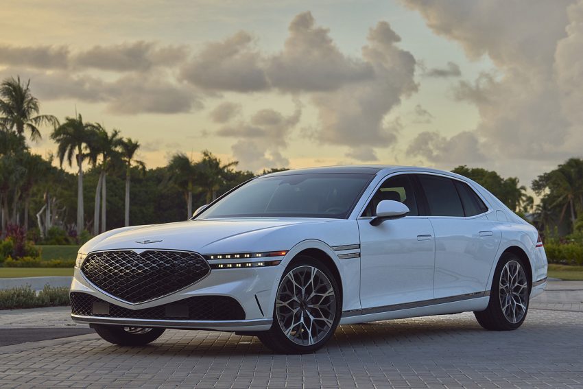 2023 Genesis G90 - Front Three-Quarter Wallpaper 850x567 #29