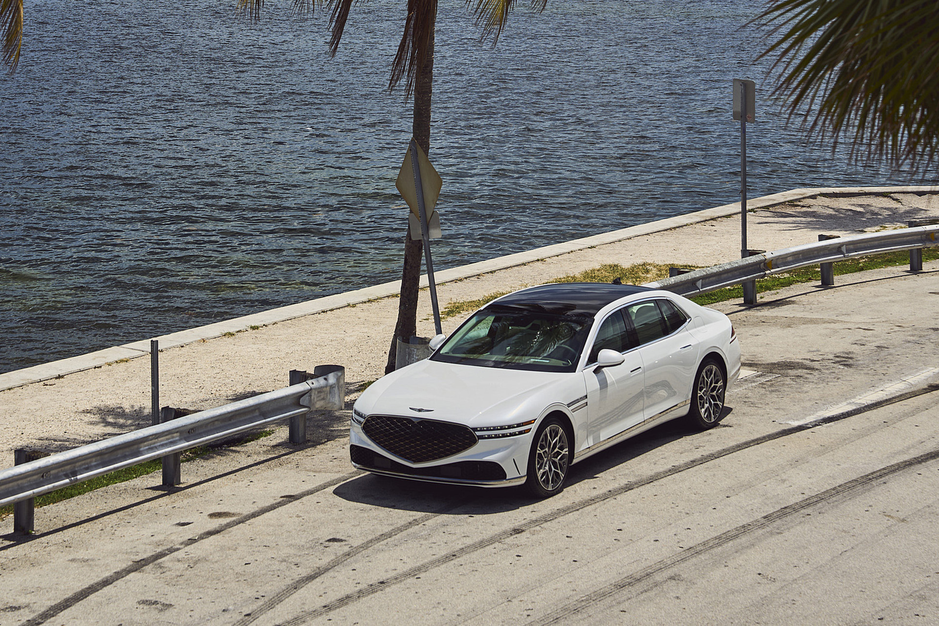 Download 2023 Genesis G90 - Front Three-Quarter HD Wallpaper 1921x1281 #17