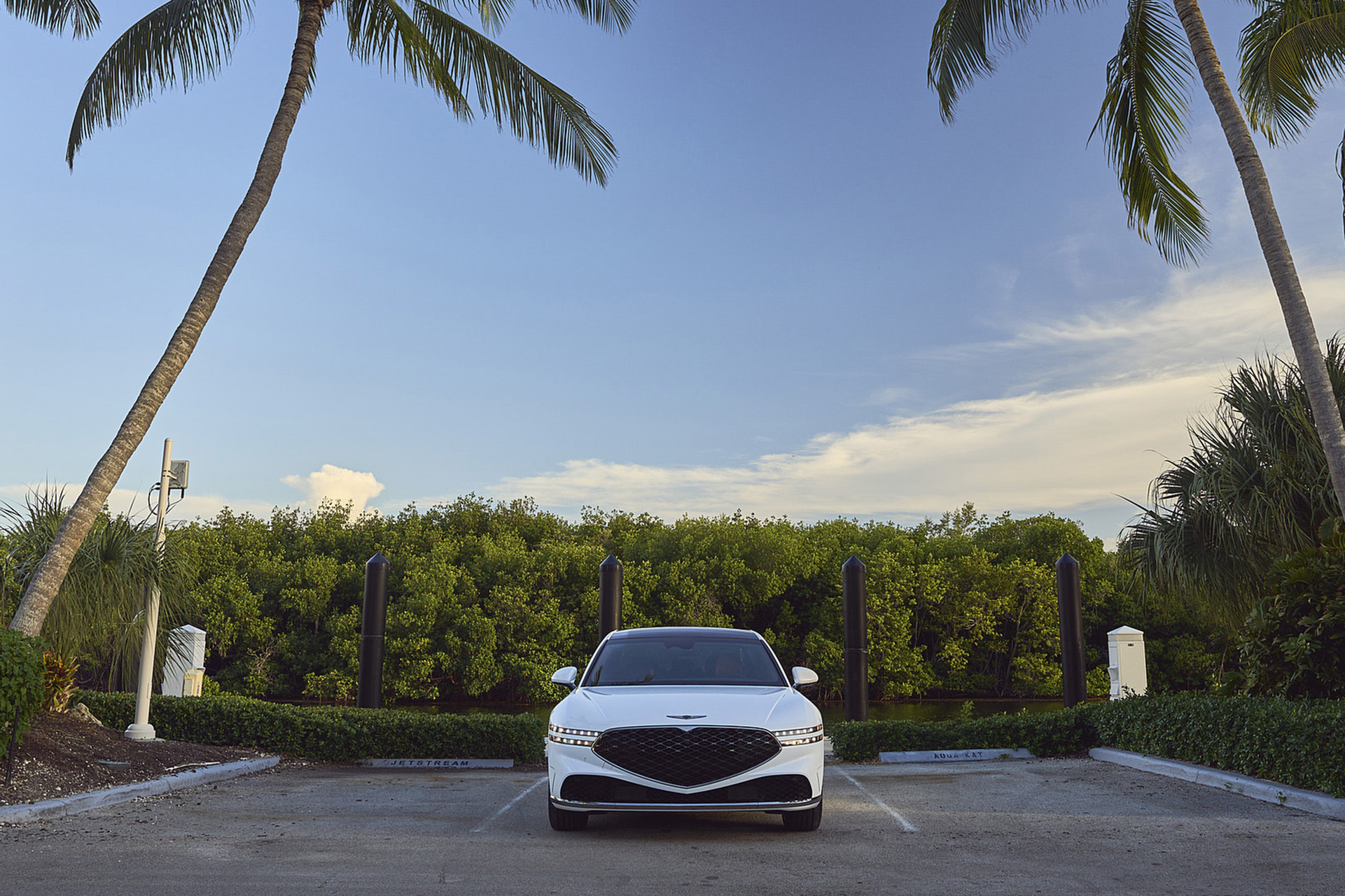 Download 2023 Genesis G90 - Front HD Wallpaper 1921x1281 #24