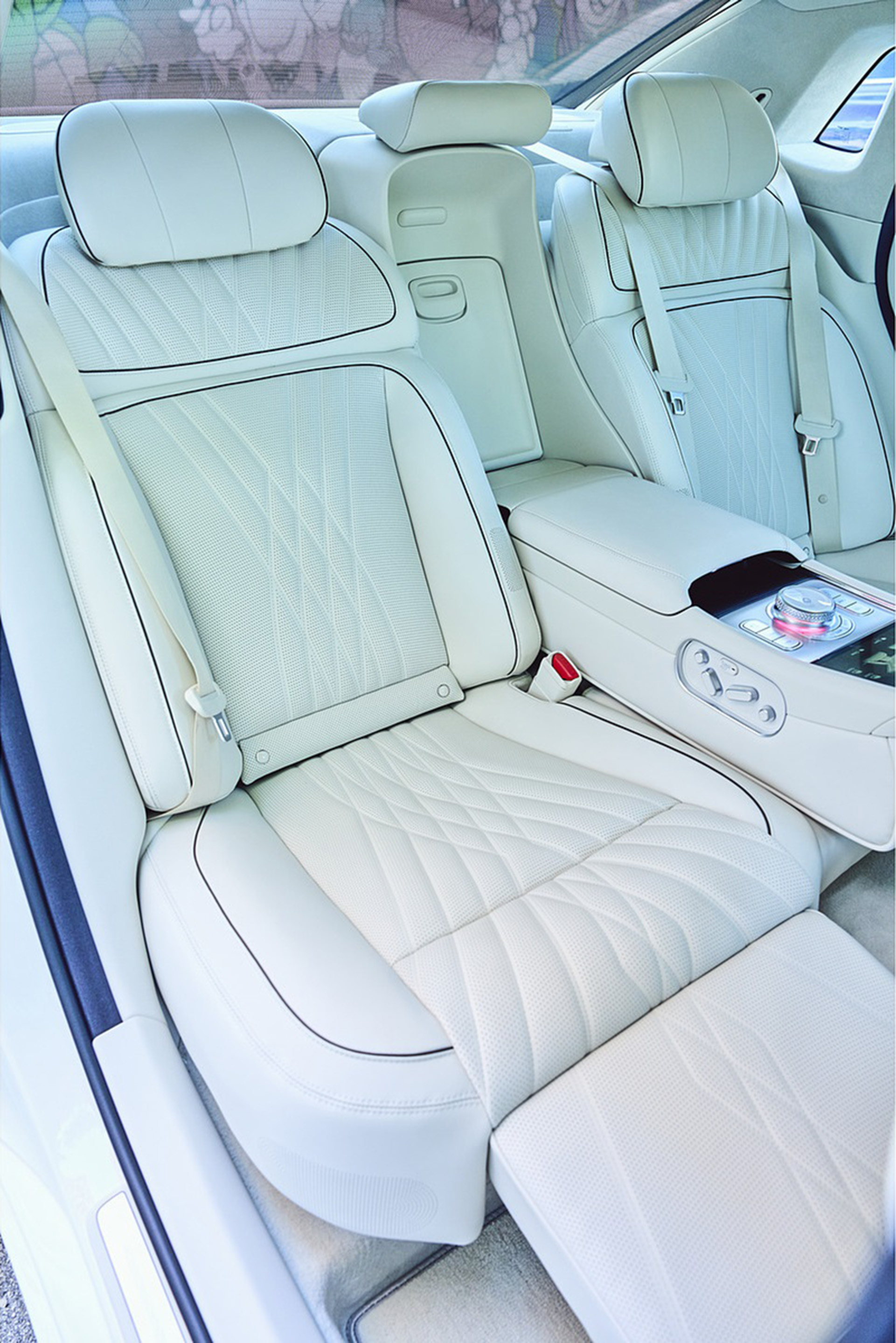 Download 2023 Genesis G90 - Interior, Rear Seats HD Phone Wallpaper 1921x2878 #80