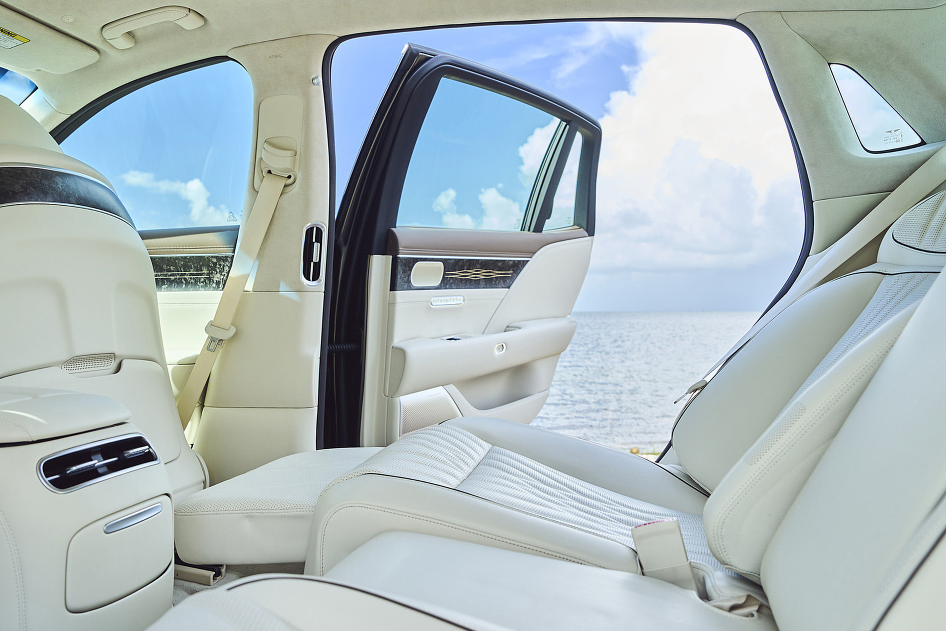 Download 2023 Genesis G90 - Interior, Rear Seats HD Wallpaper 1921x1281 #81