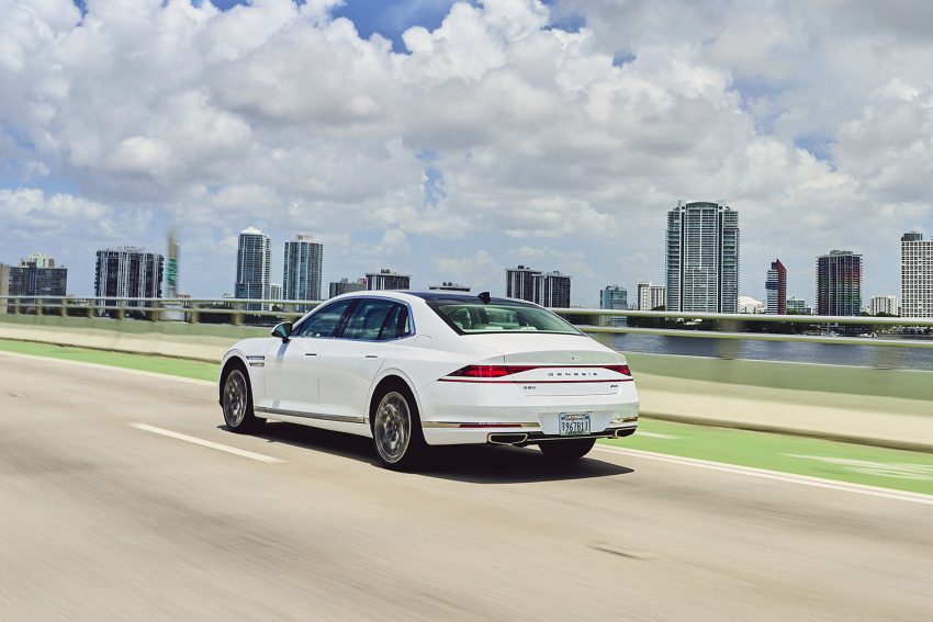 2023 Genesis G90 - Rear Three-Quarter Wallpaper 850x567 #10