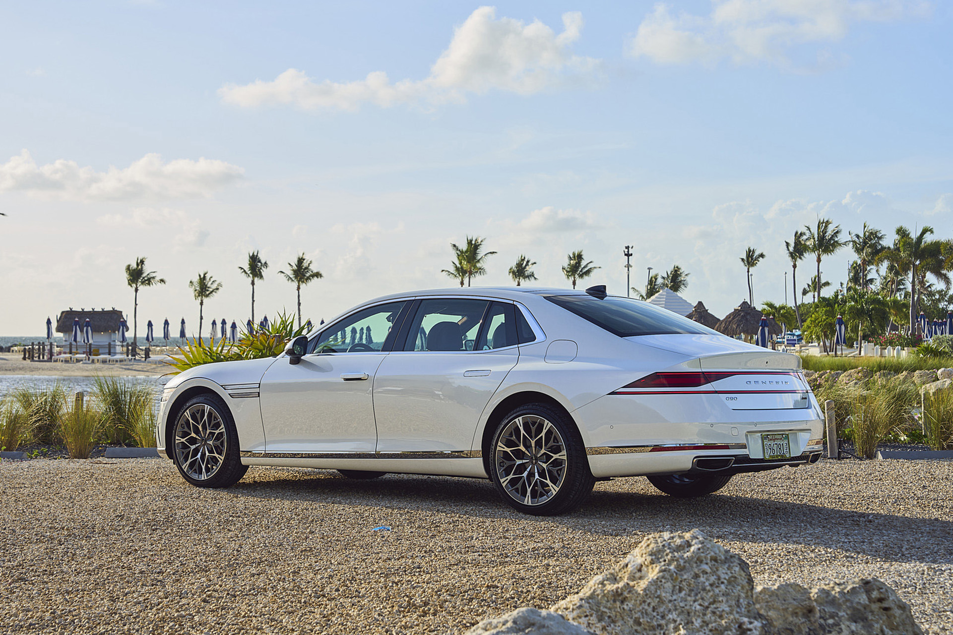 Download 2023 Genesis G90 - Rear Three-Quarter HD Wallpaper 1921x1281 #25