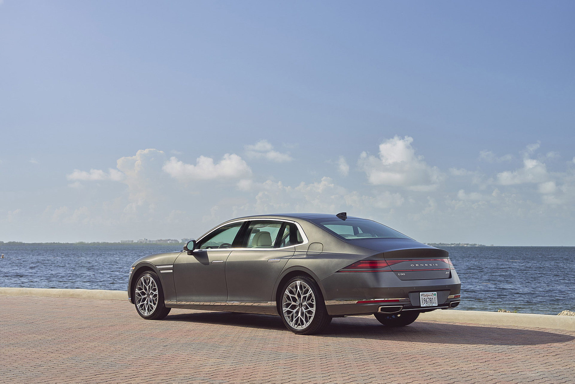 Download 2023 Genesis G90 - Rear Three-Quarter HD Wallpaper 1921x1281 #45