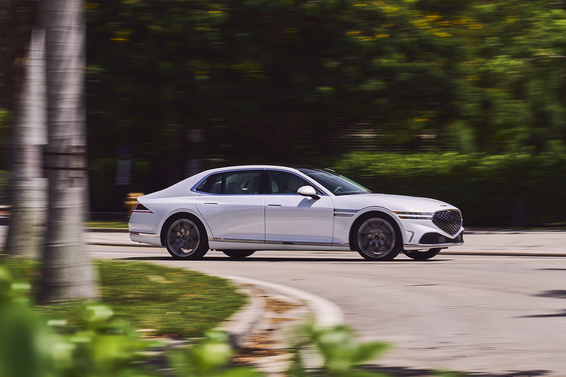 Download 2023 Genesis G90 - Side HD Wallpaper 1921x1281 #16