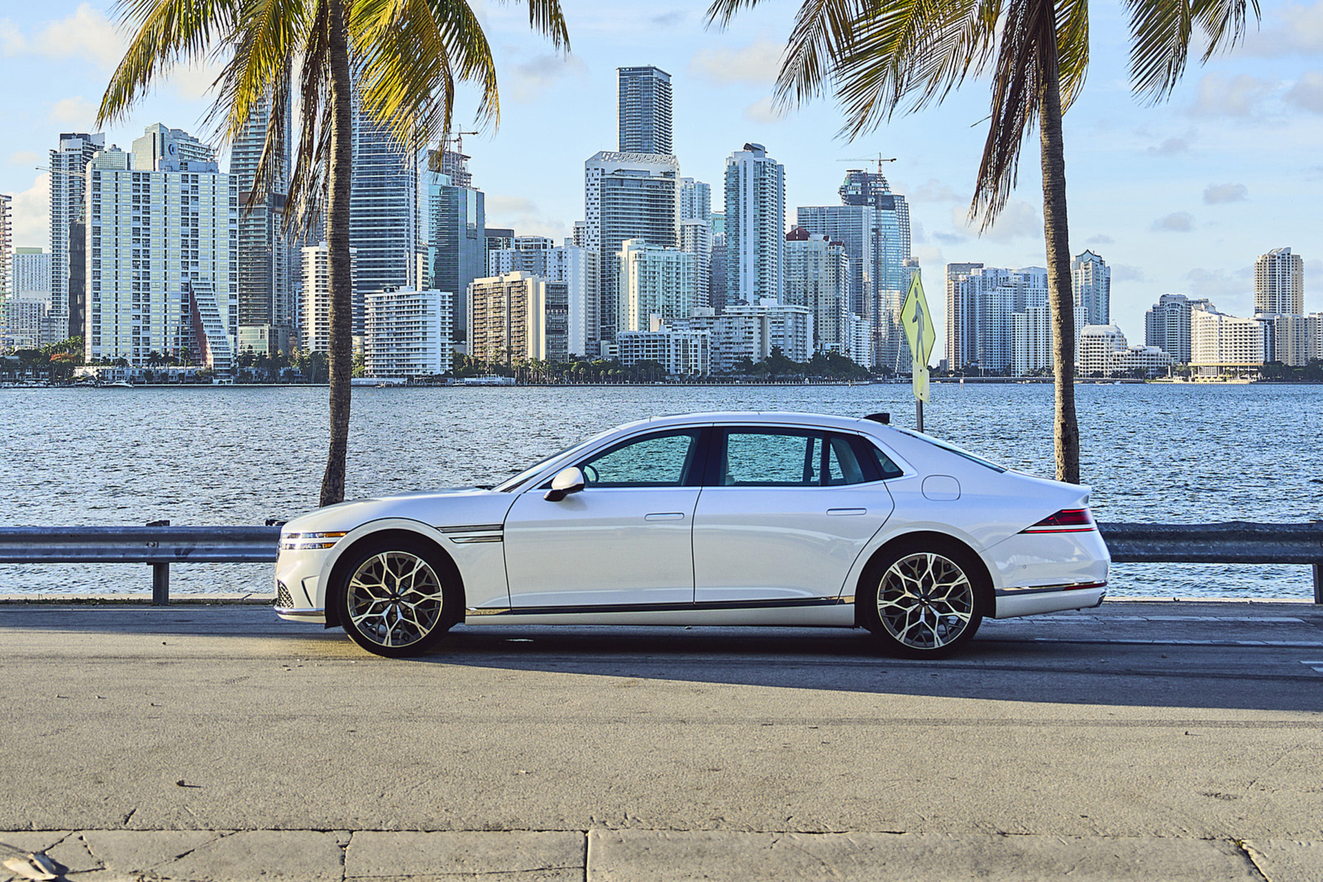 Download 2023 Genesis G90 - Side HD Wallpaper 1921x1281 #19