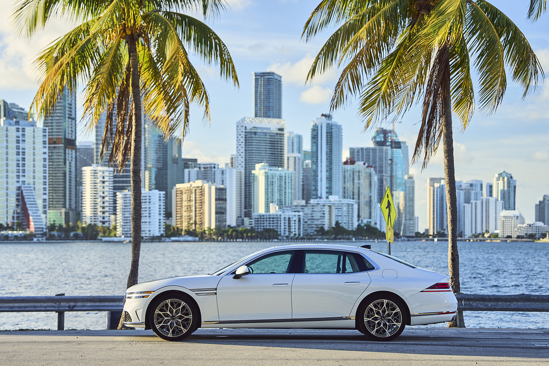 Download 2023 Genesis G90 - Side HD Wallpaper 1921x1281 #20