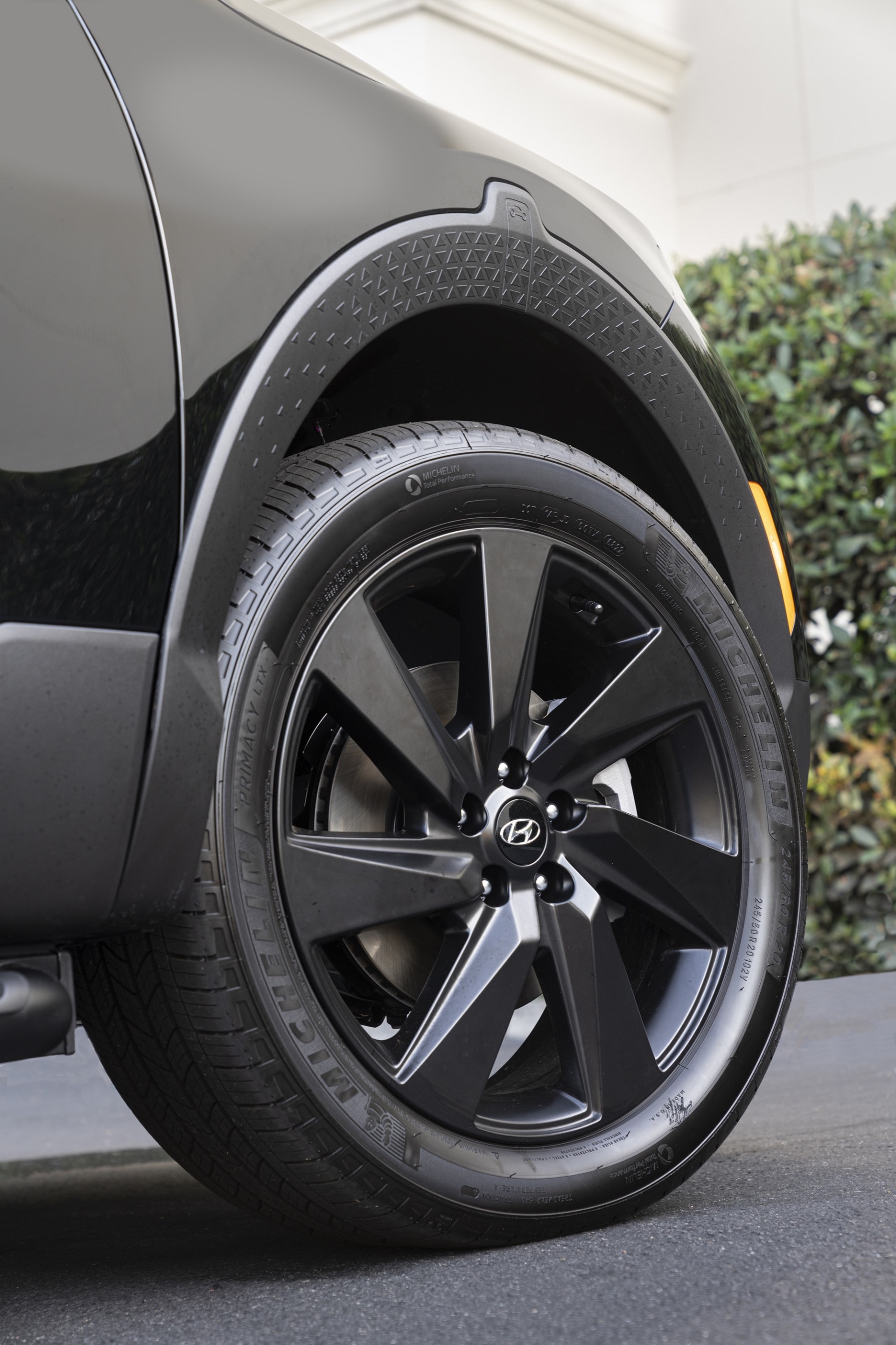 Download 2023 Hyundai Santa Cruz Night - Wheel HD Phone Wallpaper 1920x2881 #17