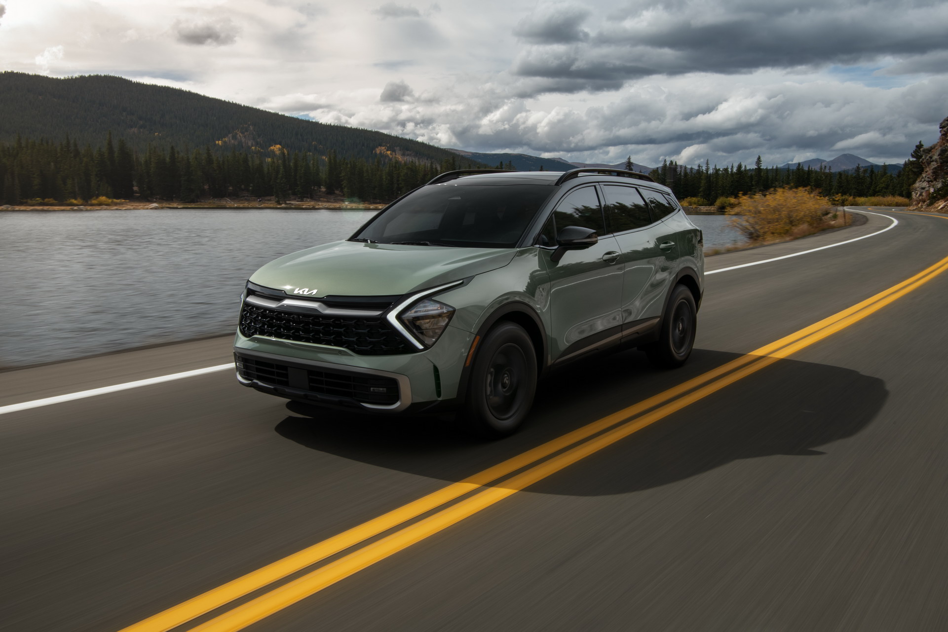 Download 2023 Kia Sportage X-Pro - Front Three-Quarter HD Wallpaper 1921x1281 #1