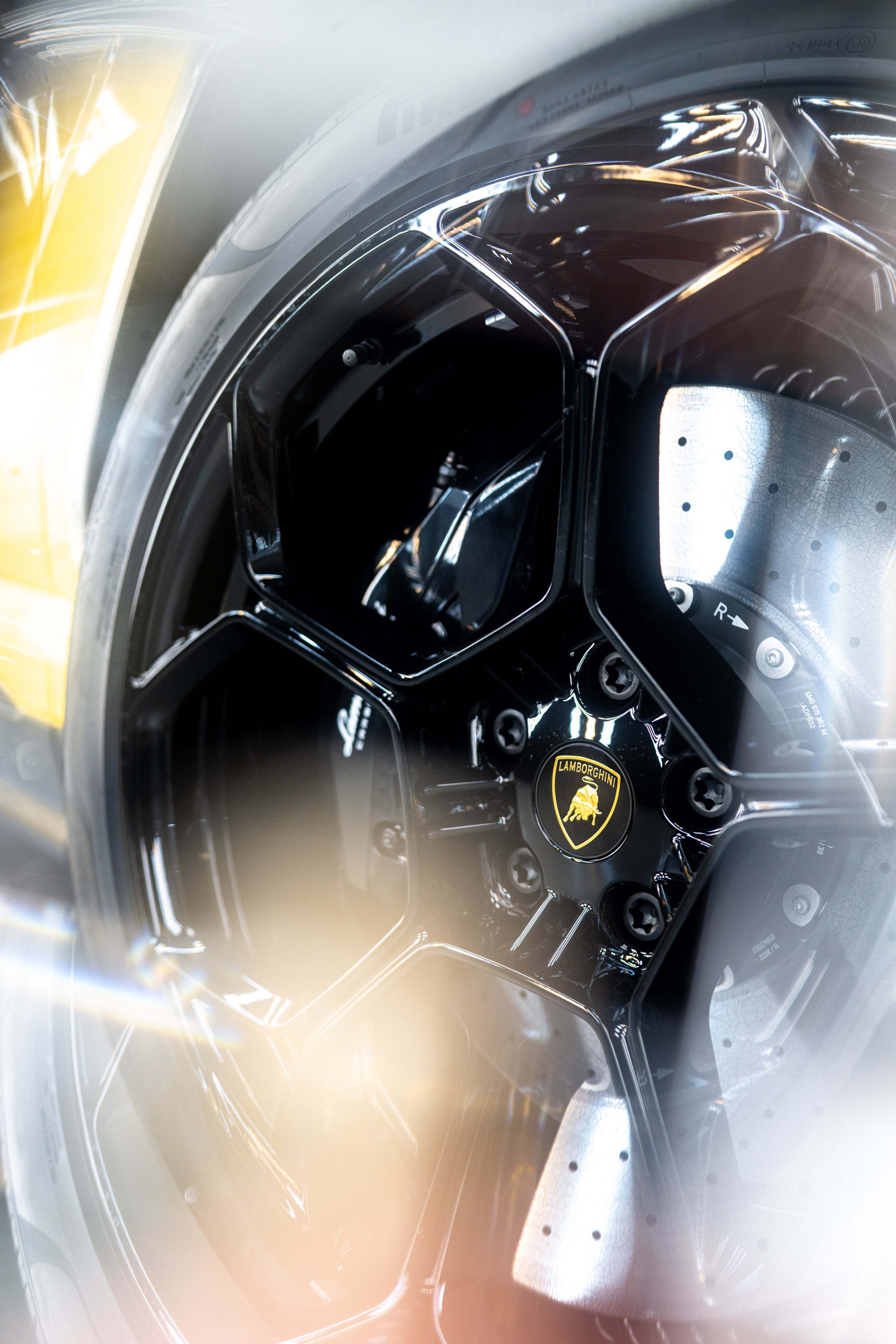 Download 2023 Lamborghini Urus Performante - Brakes HD Phone Wallpaper 1920x2878 #99