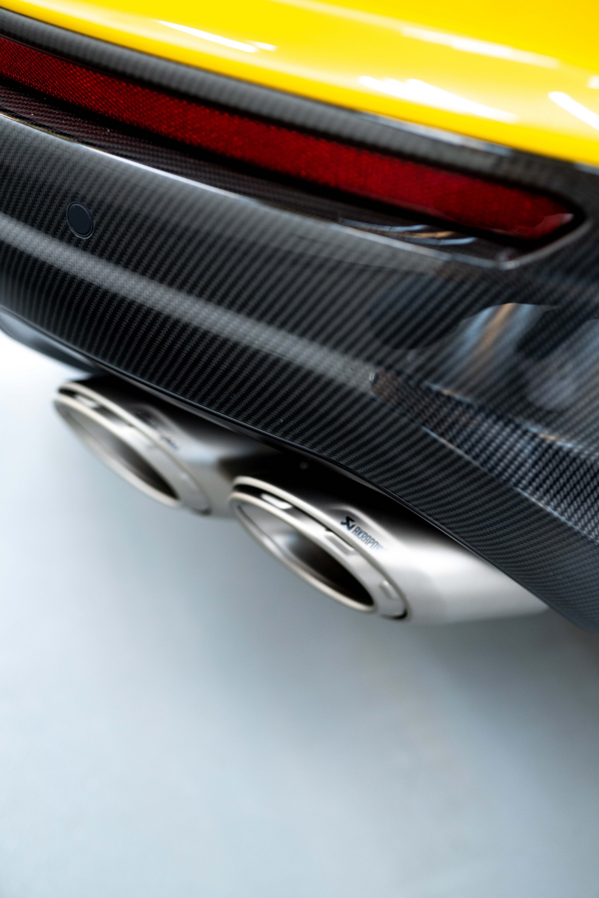 Download 2023 Lamborghini Urus Performante - Detail HD Phone Wallpaper 1920x2878 #112