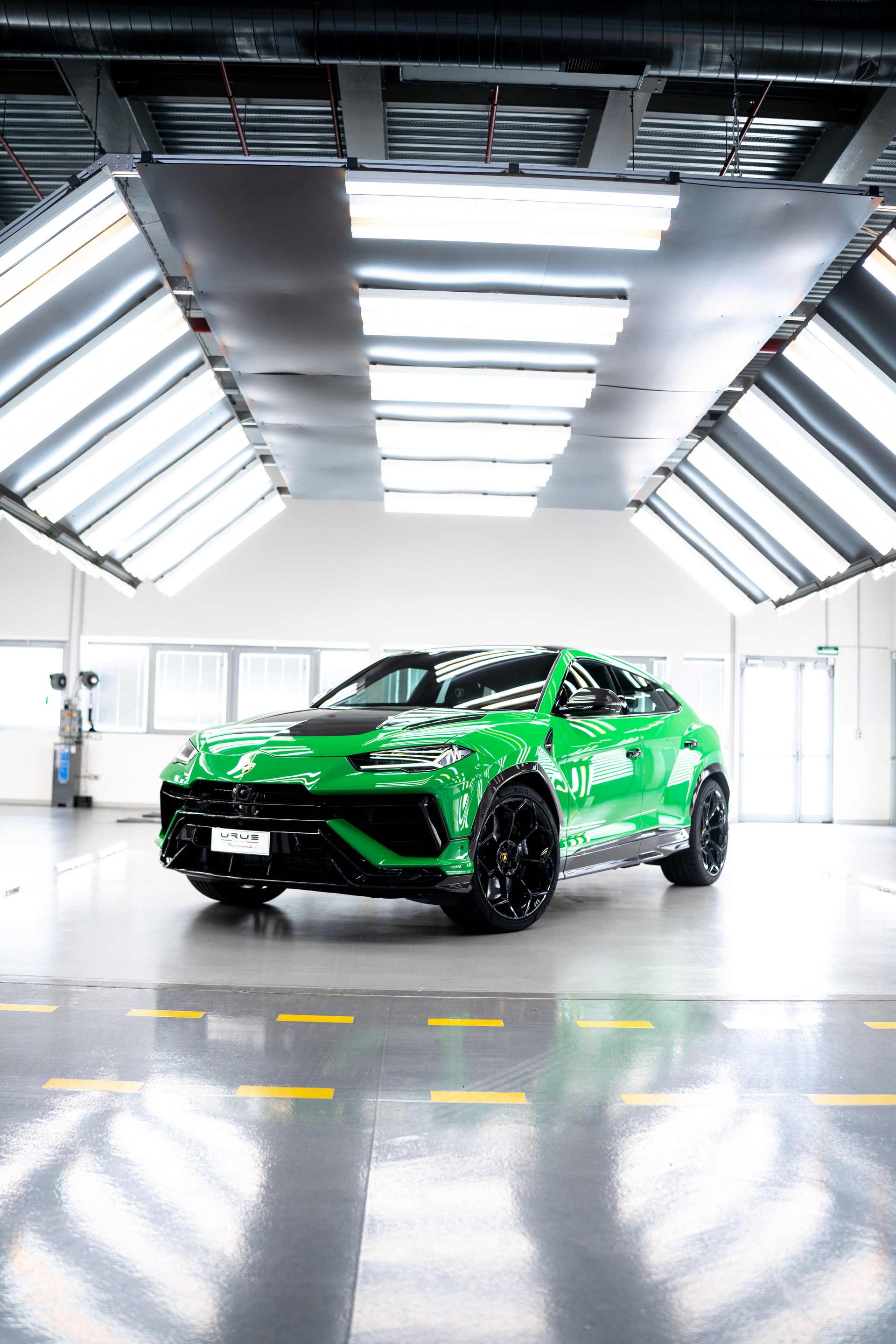 Download 2023 Lamborghini Urus Performante - Front Three-Quarter HD Phone Wallpaper 1920x2879 #54