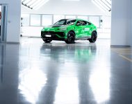 2023 Lamborghini Urus Performante - Front Three-Quarter Wallpaper 190x150