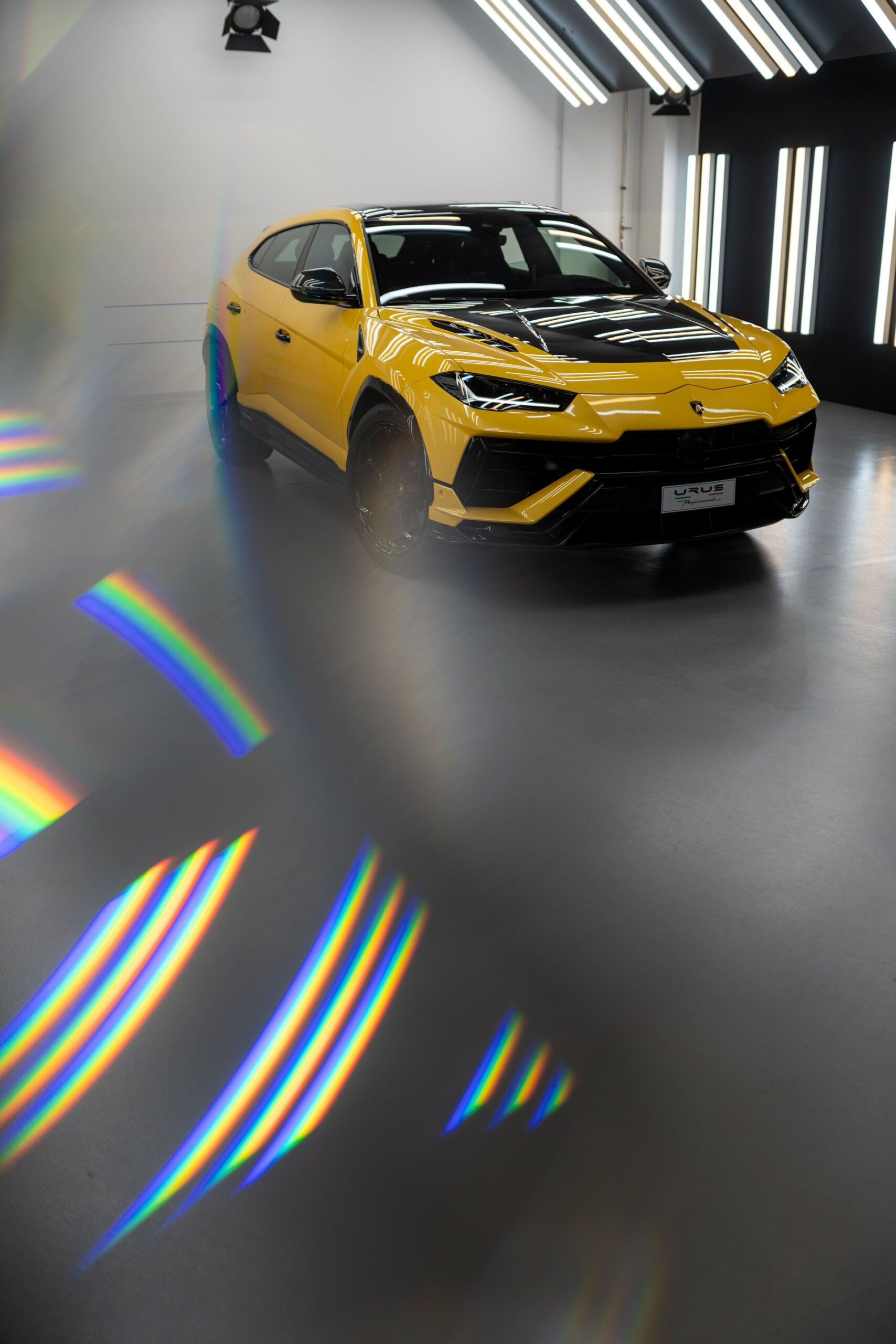 Download 2023 Lamborghini Urus Performante - Front Three-Quarter HD Phone Wallpaper 1708x2560 #58