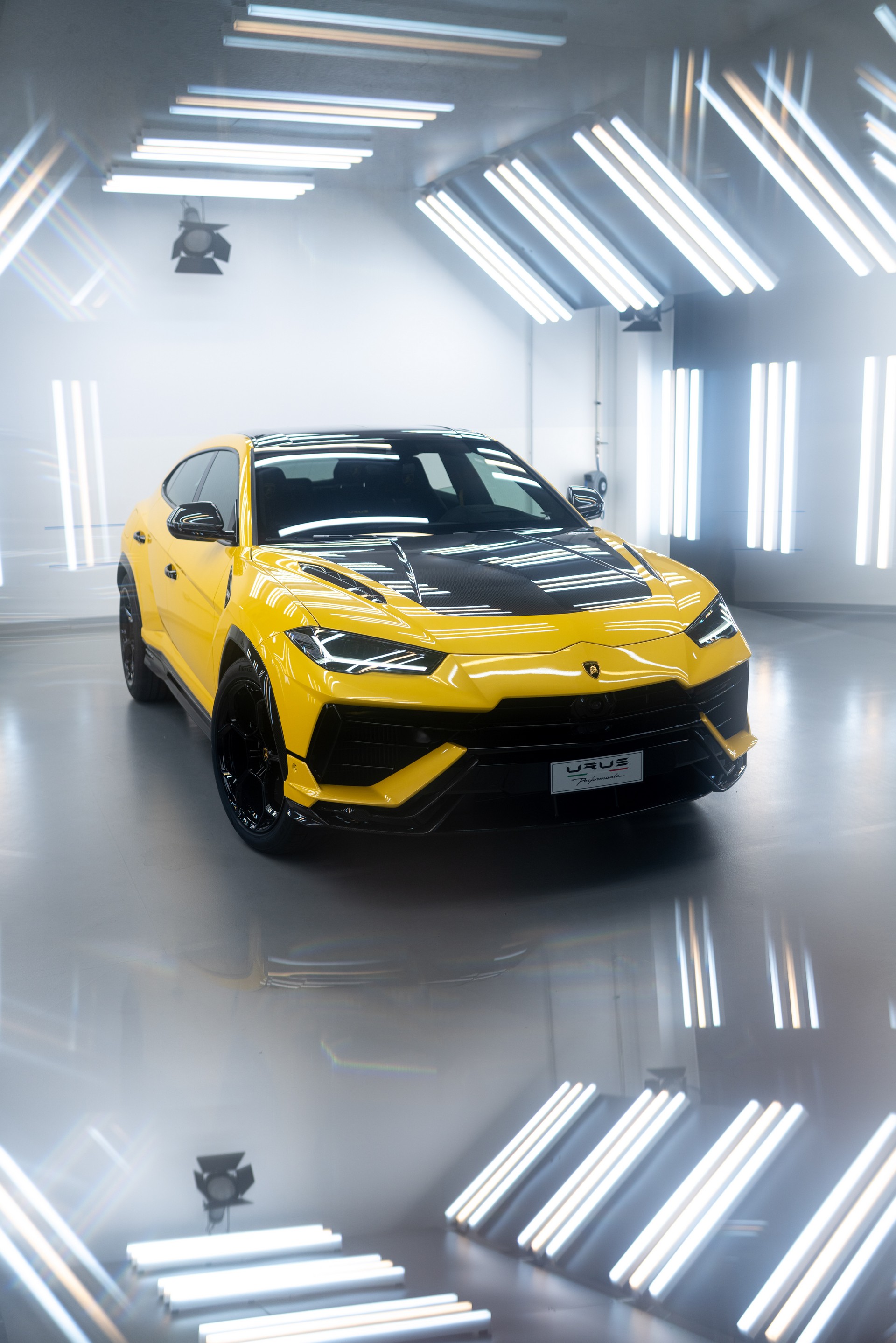 Download 2023 Lamborghini Urus Performante - Front HD Phone Wallpaper 1920x2878 #59