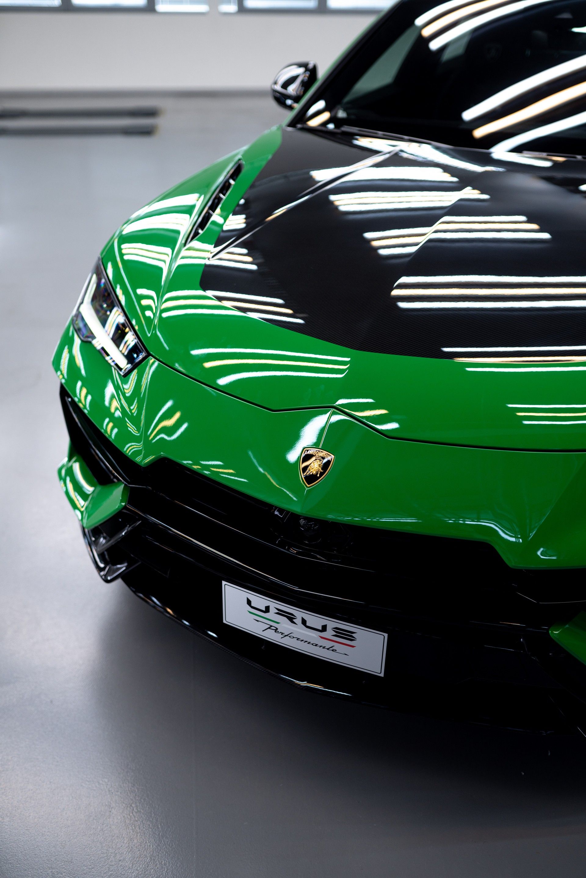 Download 2023 Lamborghini Urus Performante - Front HD Phone Wallpaper 1920x2878 #88