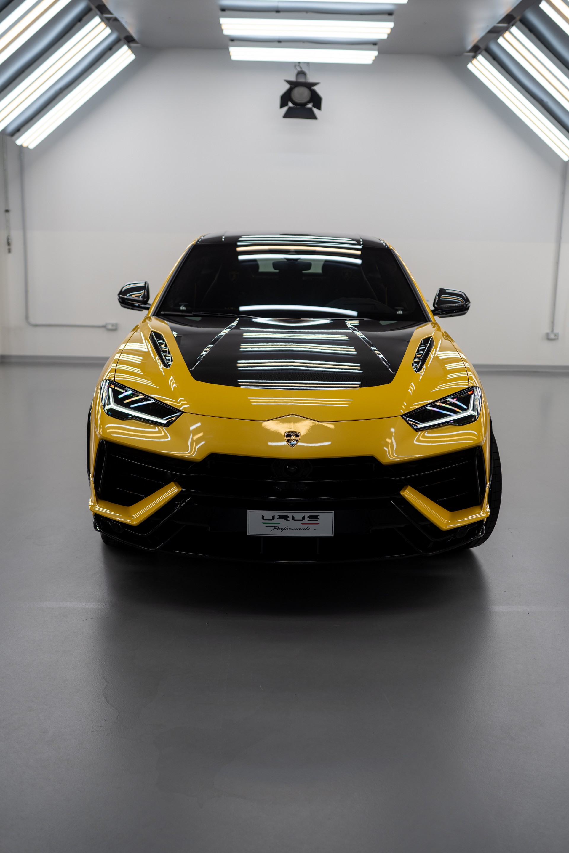 Download 2023 Lamborghini Urus Performante - Front HD Phone Wallpaper 1920x2880 #66
