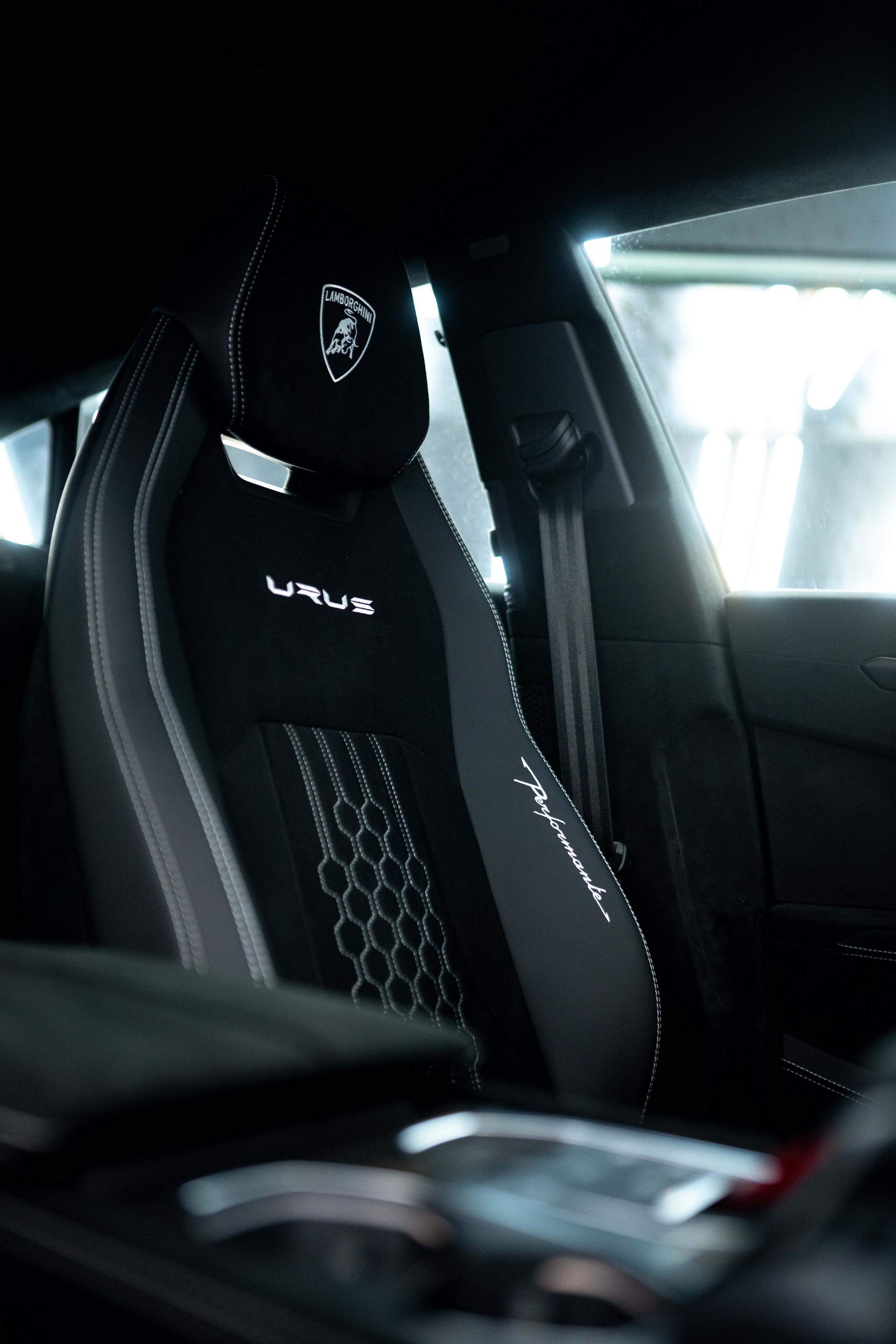 Download 2023 Lamborghini Urus Performante - Interior, Seats HD Phone Wallpaper 1920x2878 #50