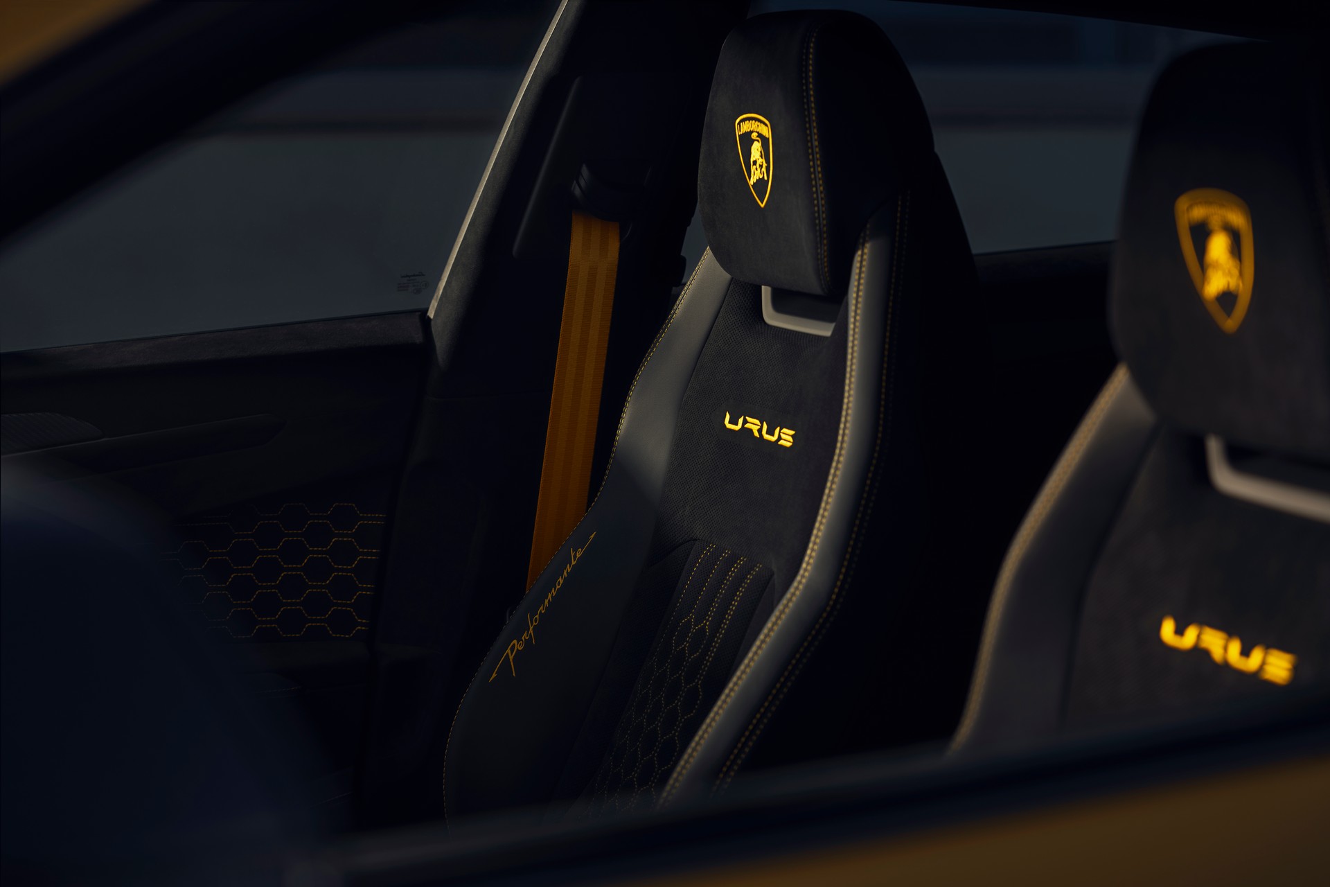 Download 2023 Lamborghini Urus Performante - Interior, Seats HD Wallpaper 1920x1280 #46