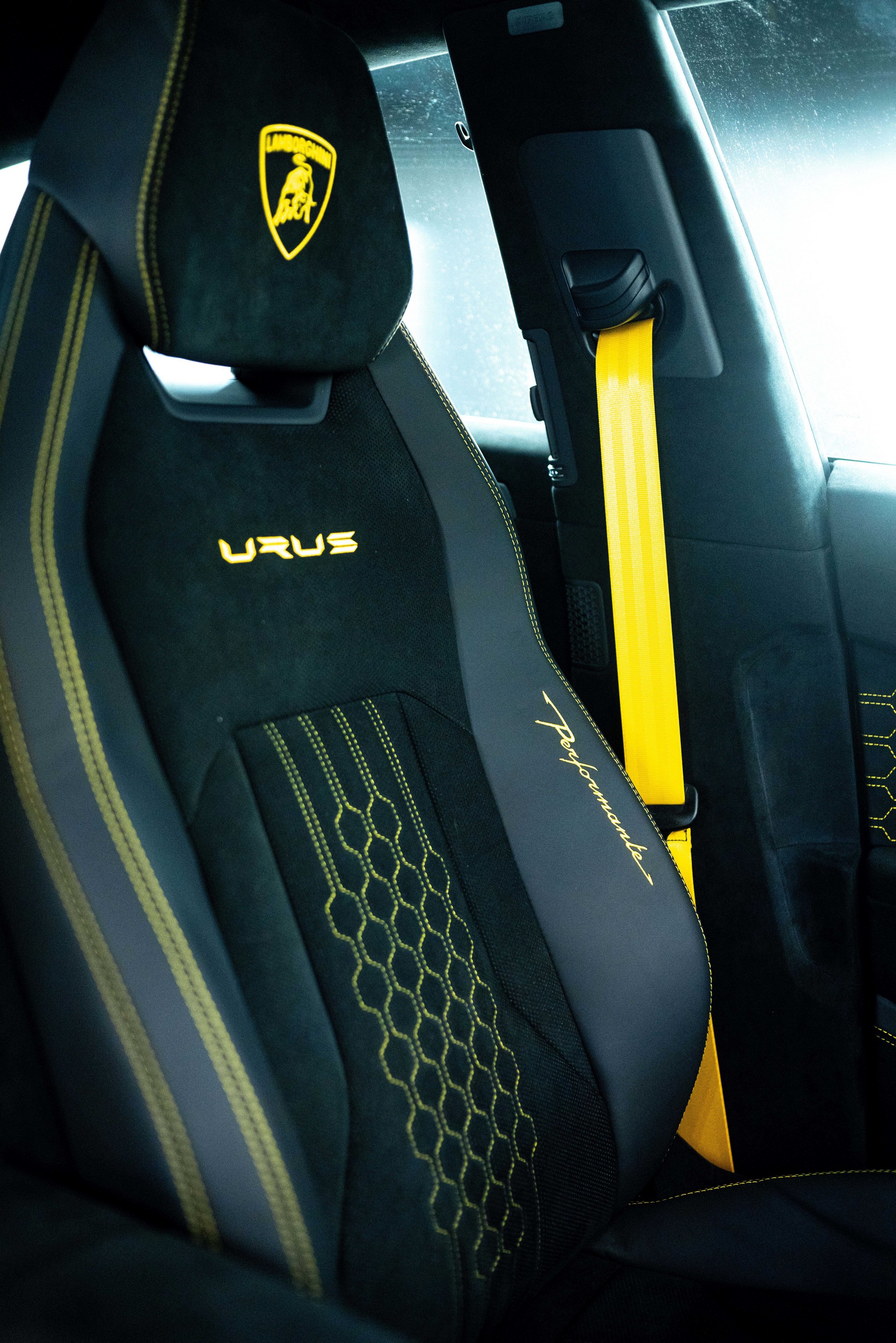 Download 2023 Lamborghini Urus Performante - Interior, Seats HD Phone Wallpaper 1920x2878 #48