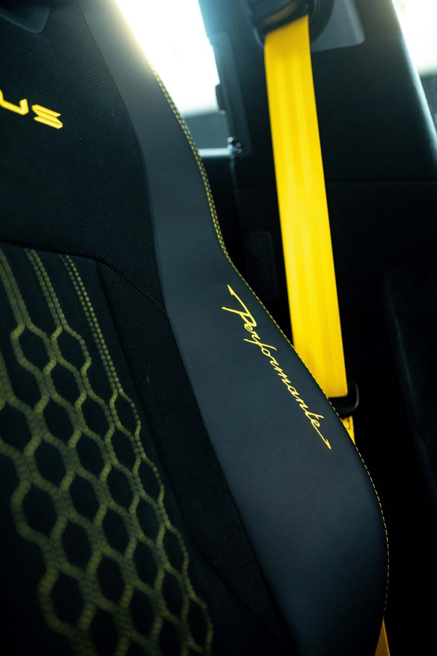 2023 Lamborghini Urus Performante - Interior, Seats Phone Wallpaper 850x1274 #47