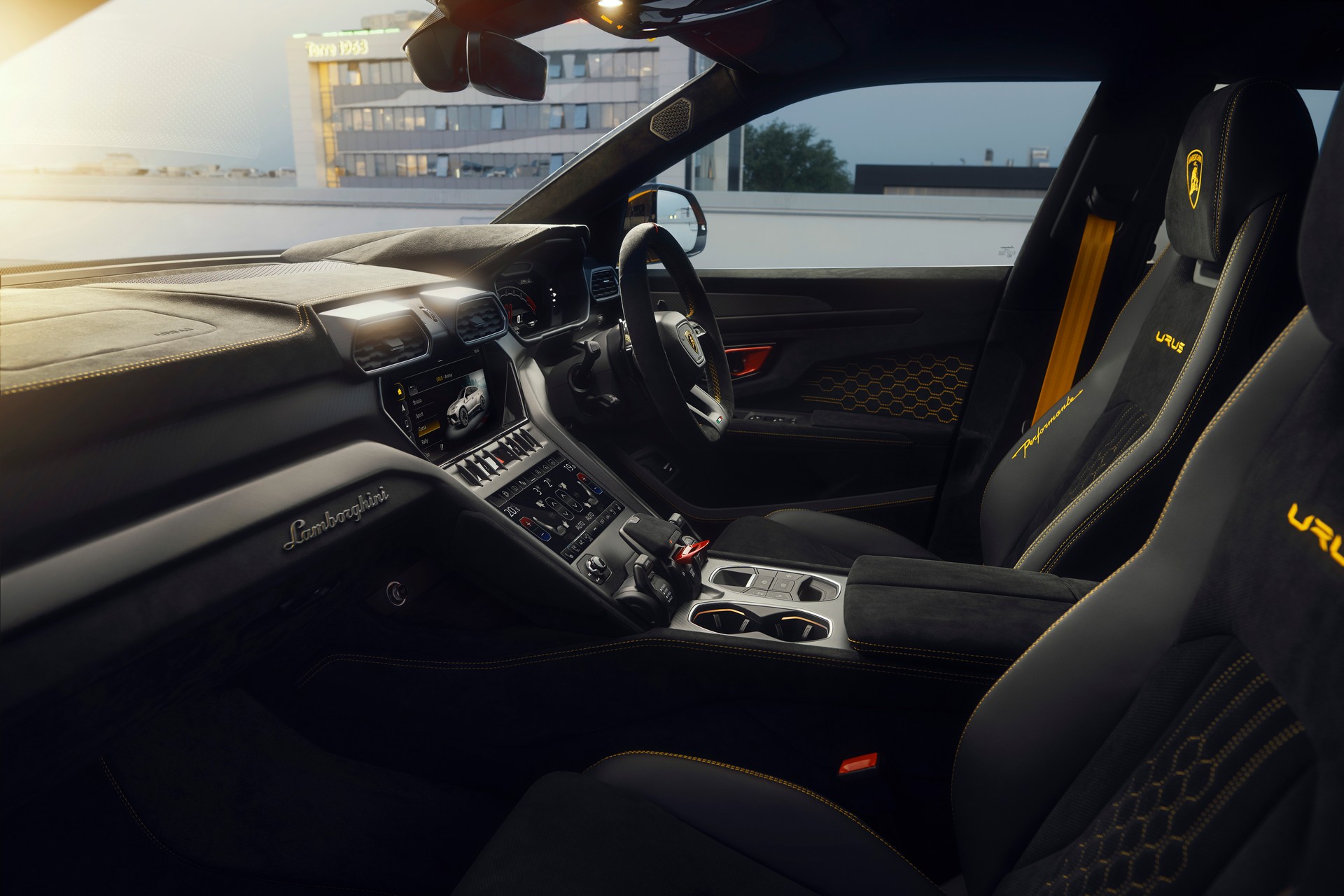 Download 2023 Lamborghini Urus Performante - Interior HD Wallpaper 1920x1280 #41