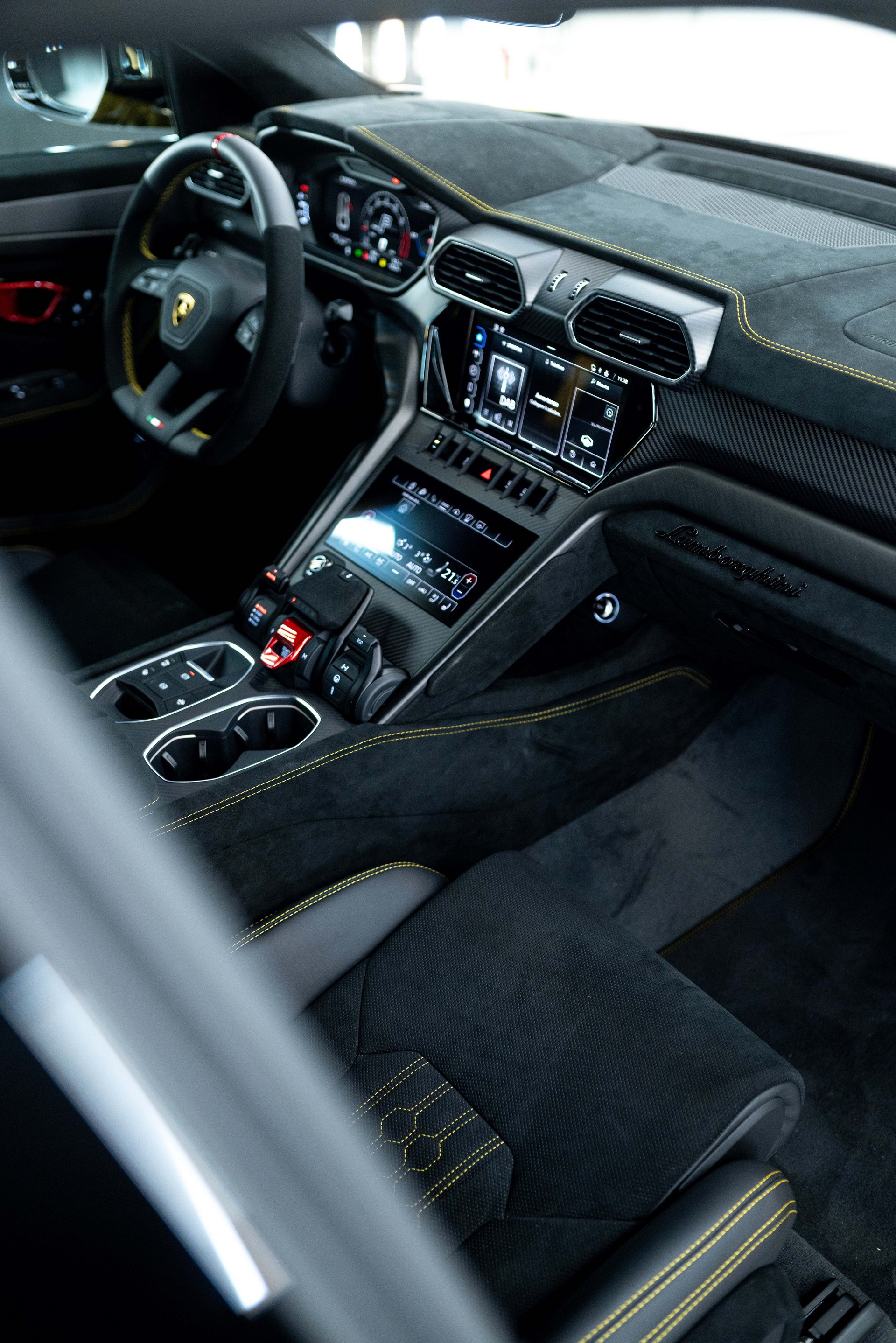 Download 2023 Lamborghini Urus Performante - Interior HD Phone Wallpaper 1920x2878 #44