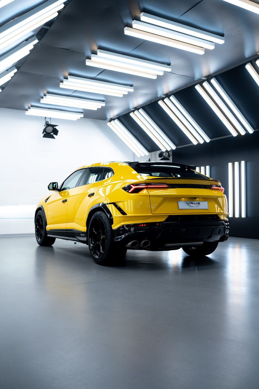 2023 Lamborghini Urus Performante - Rear Three-Quarter Phone Wallpaper 850x1274 #67