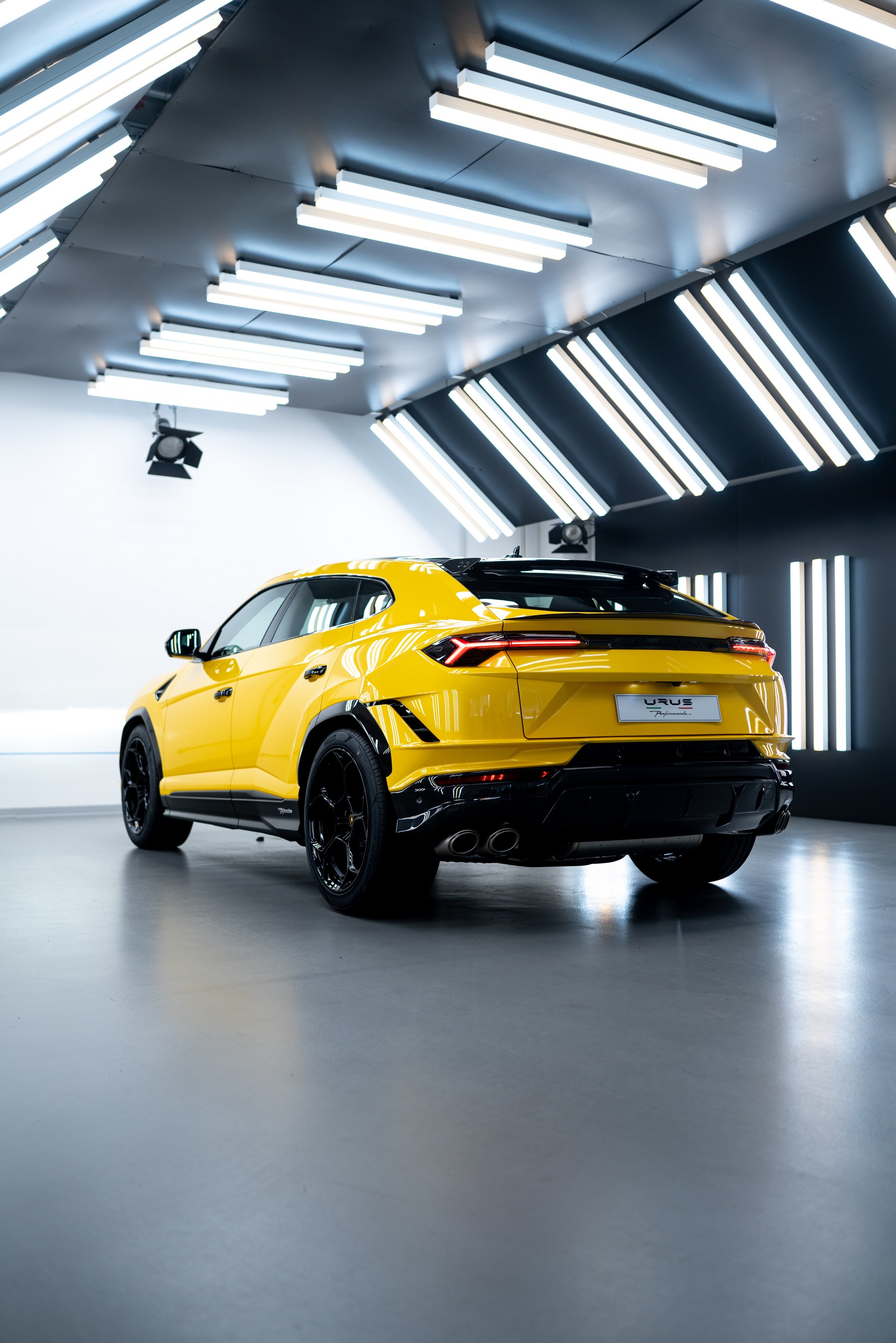 Download 2023 Lamborghini Urus Performante - Rear Three-Quarter HD Phone Wallpaper 1920x2878 #67