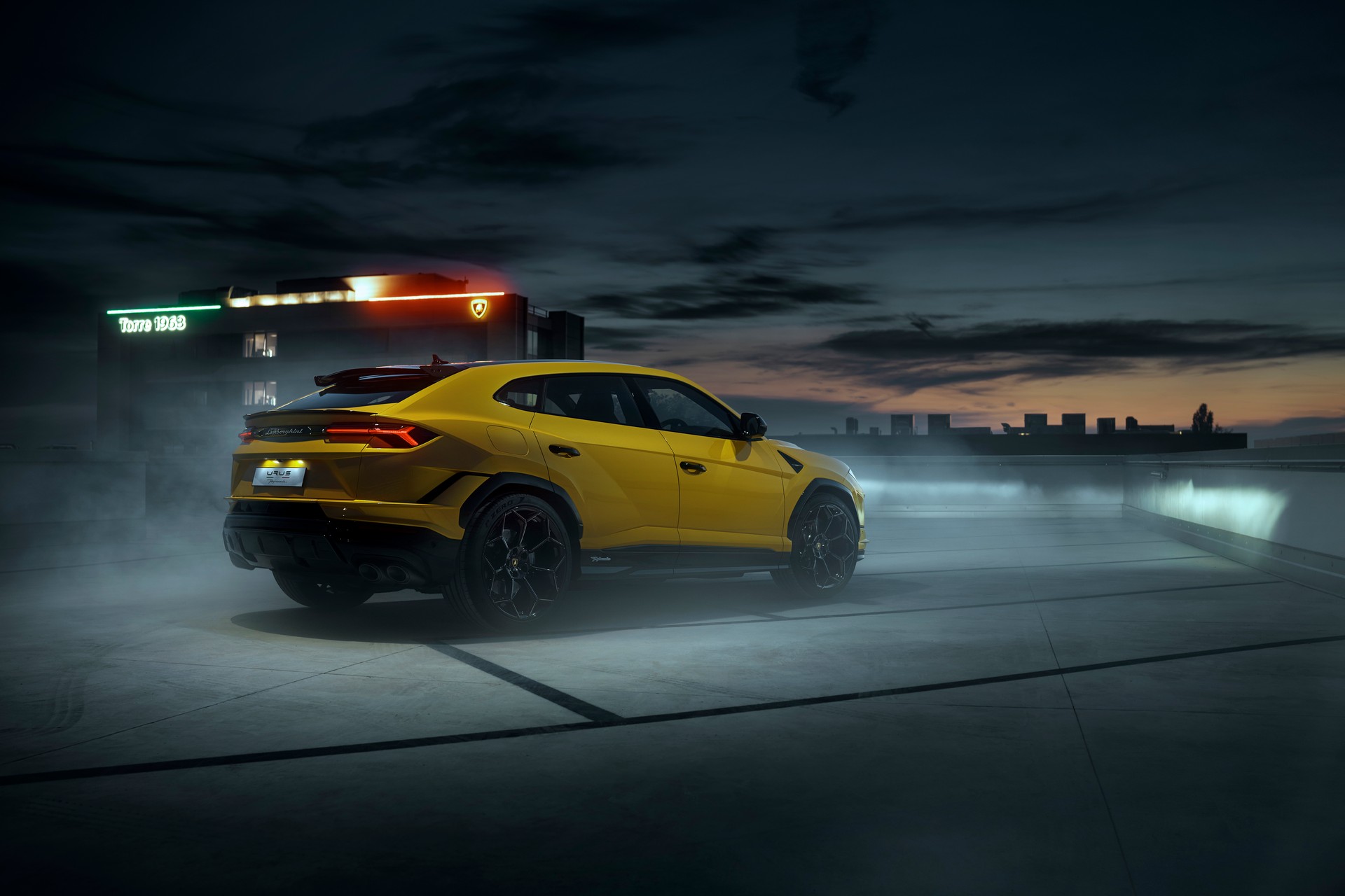 Download 2023 Lamborghini Urus Performante - Rear Three-Quarter HD Wallpaper 1920x1280 #19