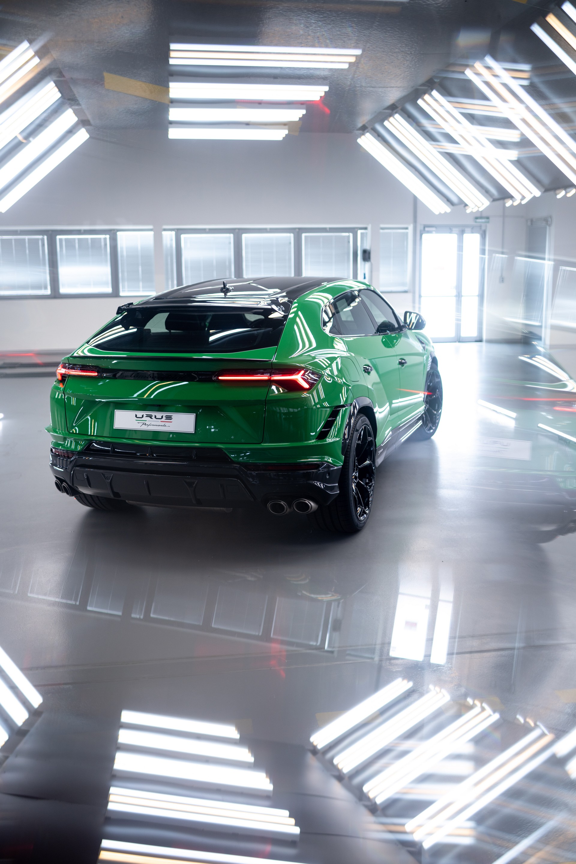 Download 2023 Lamborghini Urus Performante - Rear HD Phone Wallpaper 1920x2878 #74