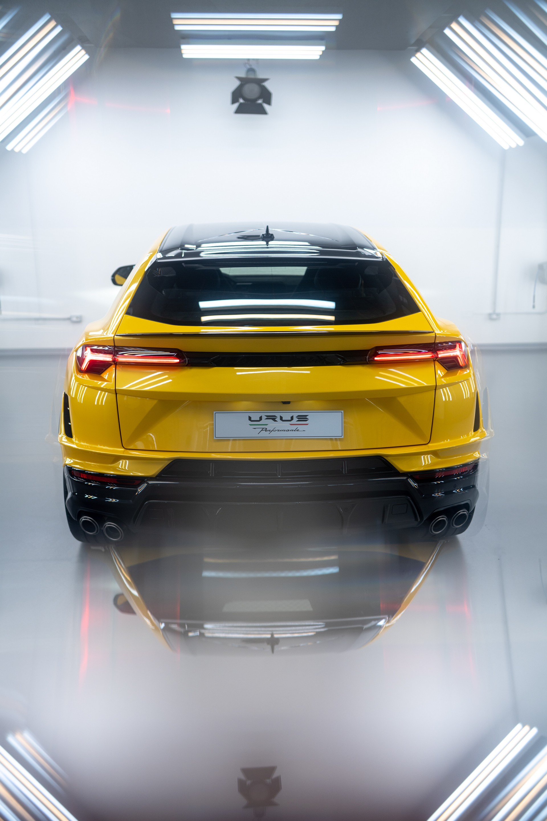 Download 2023 Lamborghini Urus Performante - Rear HD Phone Wallpaper 1920x2878 #75