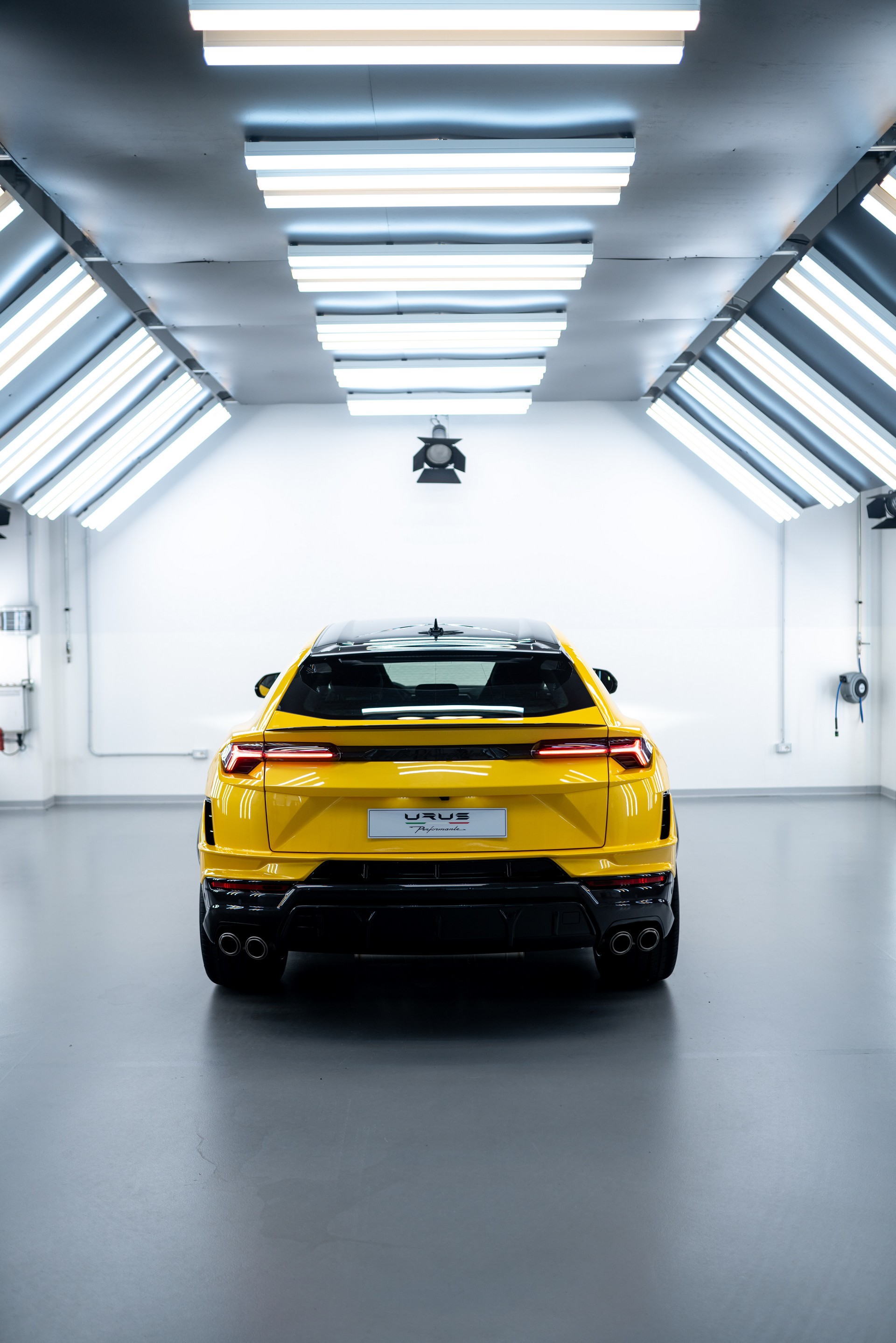 Download 2023 Lamborghini Urus Performante - Rear HD Phone Wallpaper 1920x2878 #76