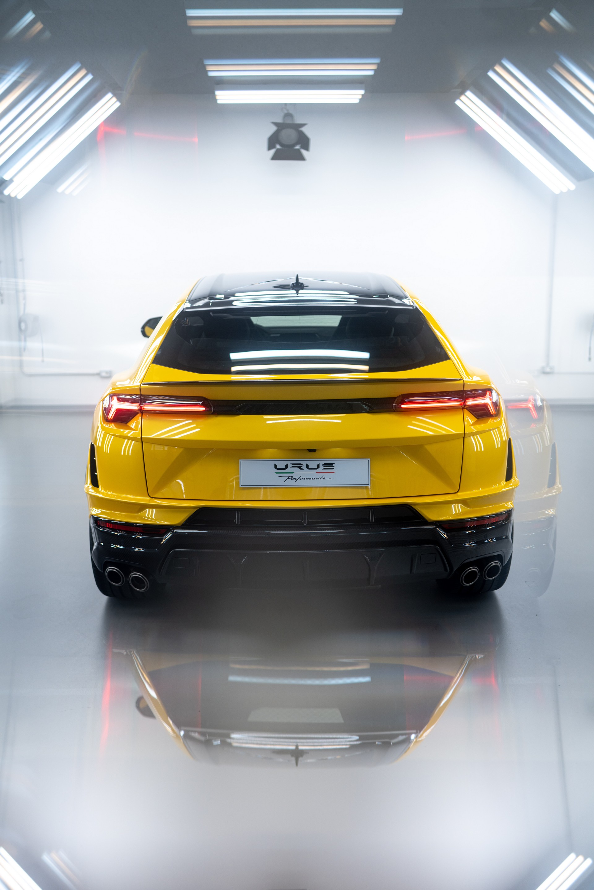 Download 2023 Lamborghini Urus Performante - Rear HD Phone Wallpaper 1920x2878 #77