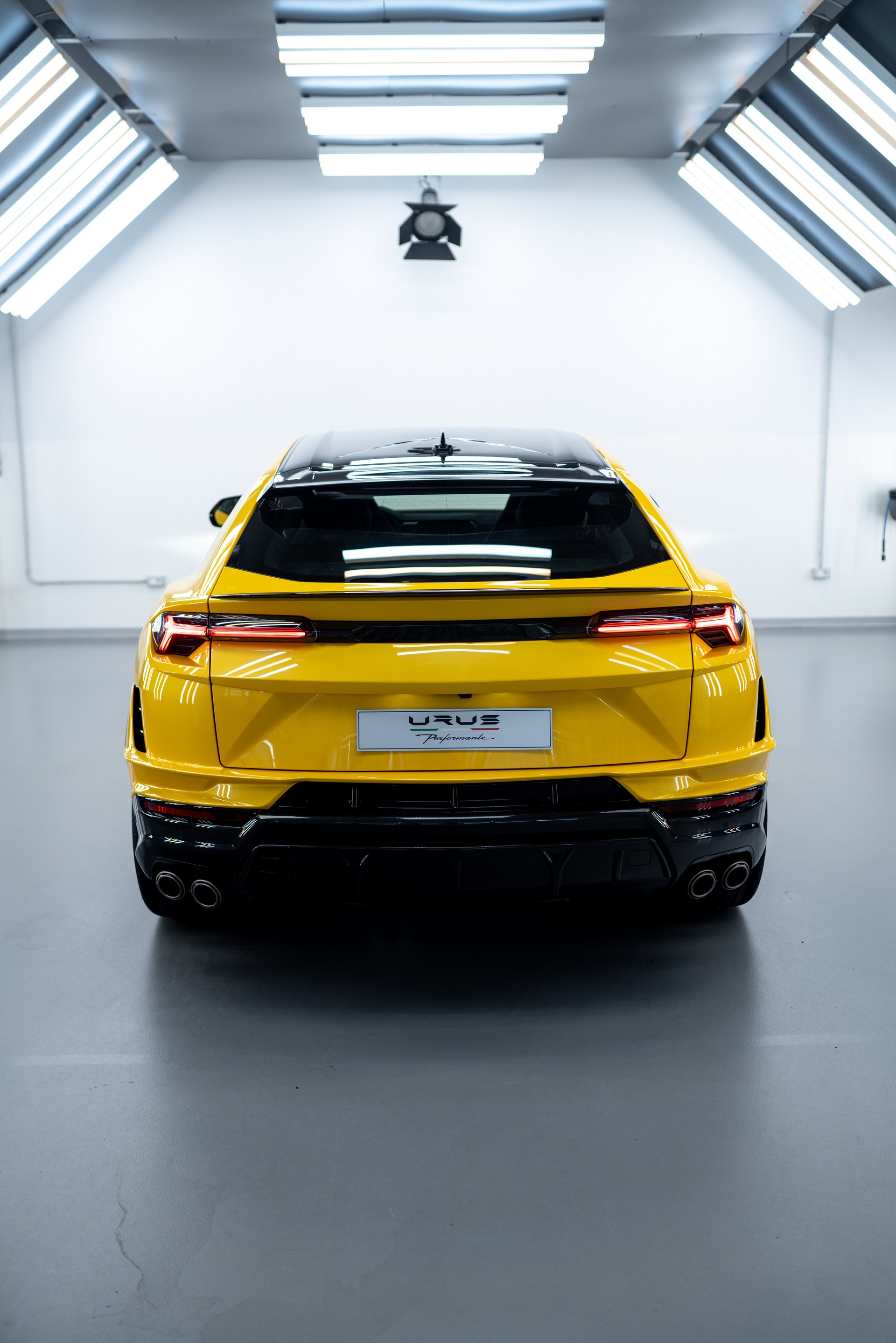 Download 2023 Lamborghini Urus Performante - Rear HD Phone Wallpaper 1920x2878 #78