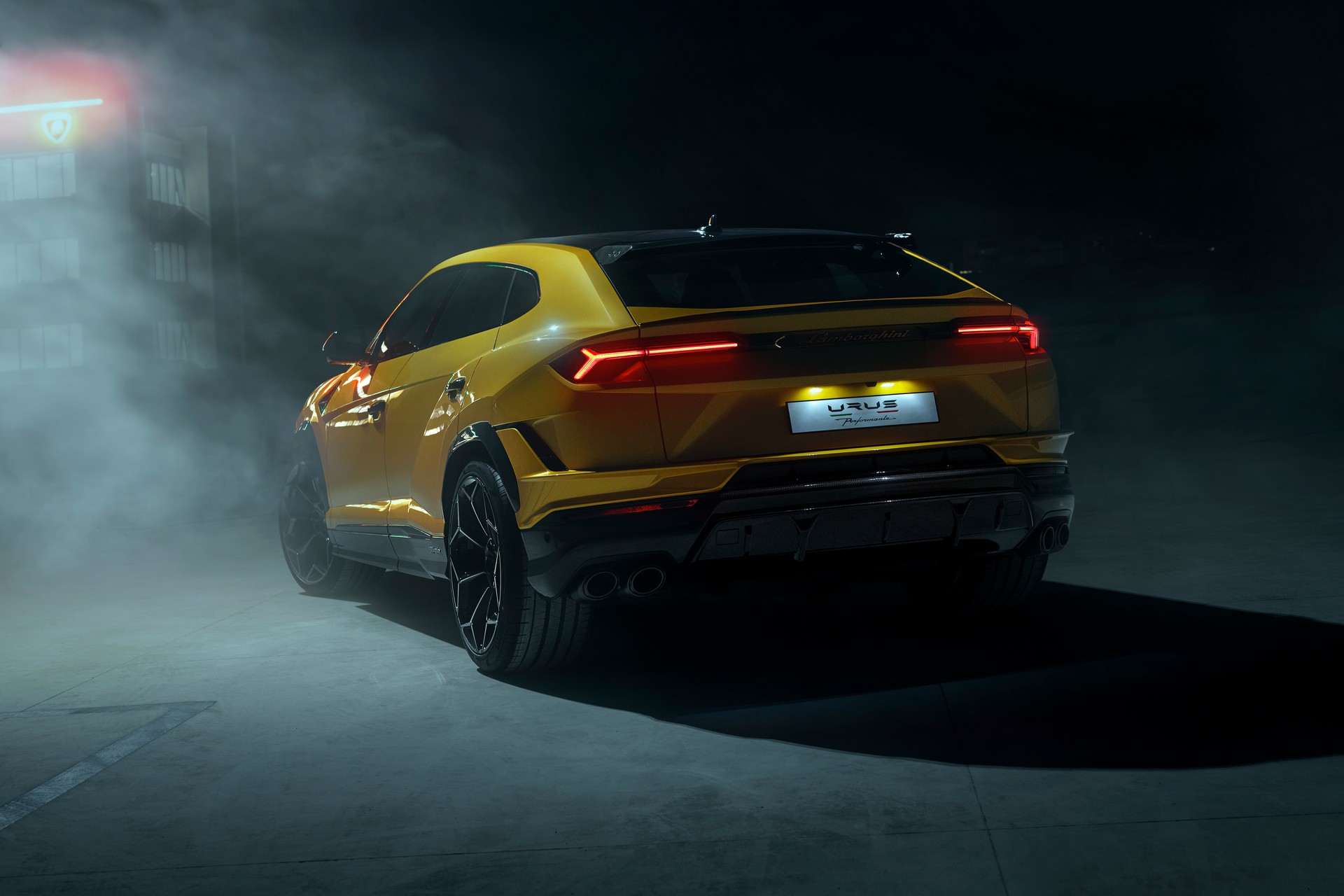 Download 2023 Lamborghini Urus Performante - Rear HD Wallpaper 1920x1280 #21
